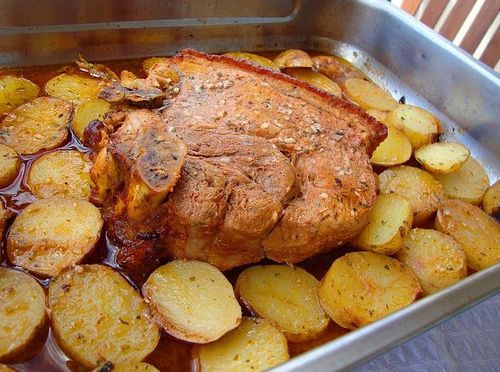 Pá de Porco Assada com Batatas às Rodelas - Receitas e Menus © Pá de Porco Assada com Batatas às Rodelas - Receitas e Menus ©