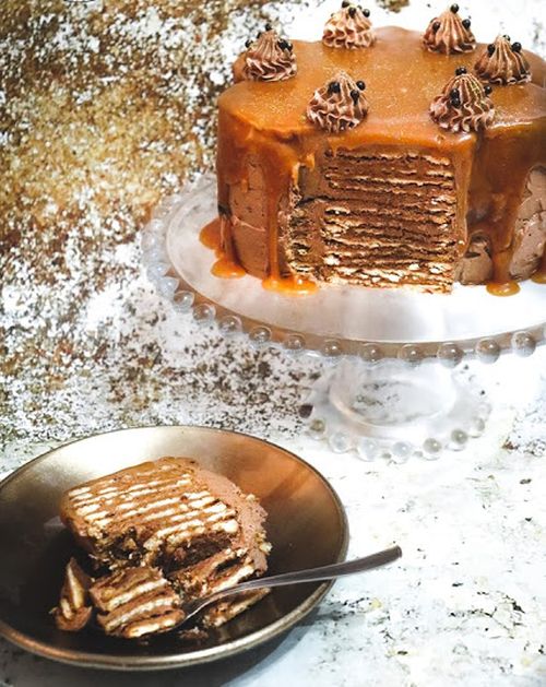 Bolo de Bolacha com Cobertura de Caramelo Salgado - Receitas e Menus © Bolo de Bolacha com Cobertura de Caramelo Salgado - Receitas e Menus ©